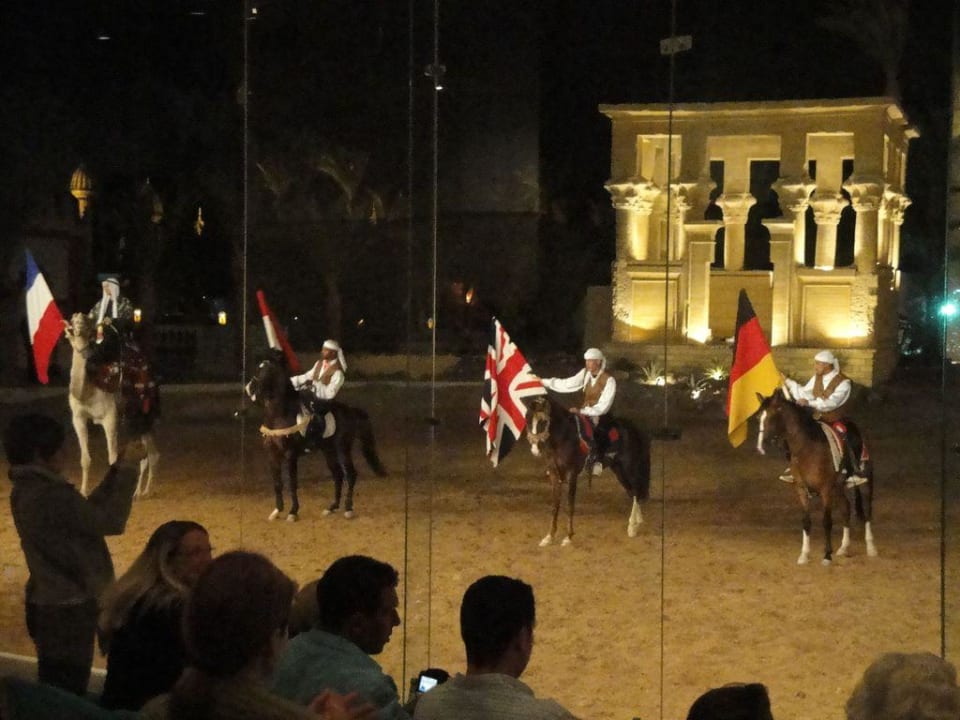 Aufführung im Hotel Pickalbatros Alf Leila Wa Leila Resort - Neverland Hurghada