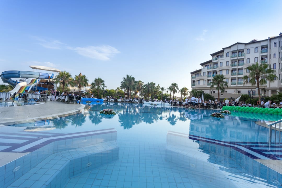 Pool Bella Resort & Spa