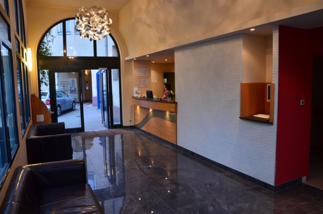 La réception ibis Styles Strasbourg Centre République