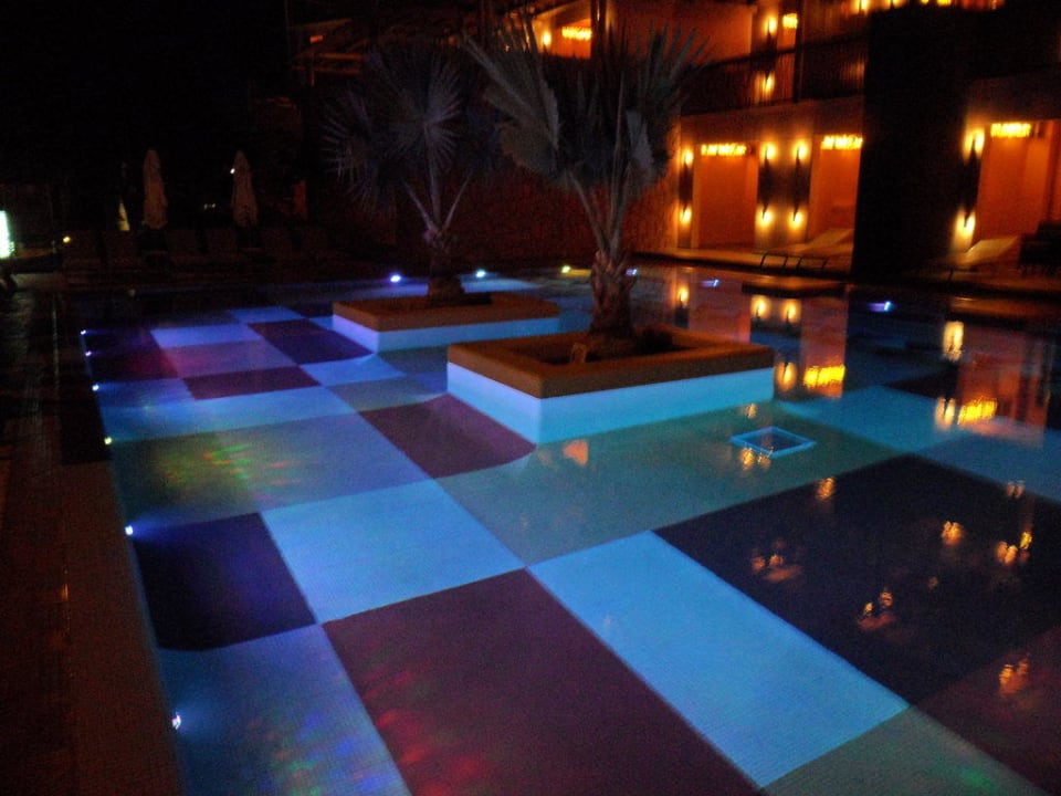Pool bei Nacht Lopesan Baobab Resort