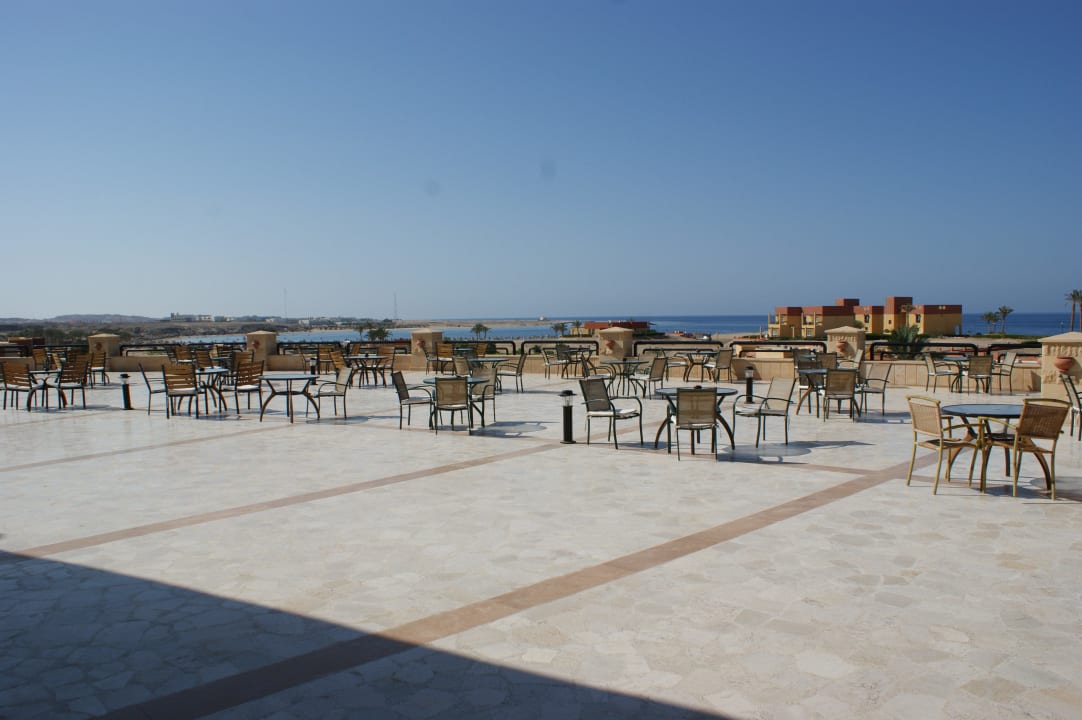 40 Tische für 600 Personen? Nie ein Tisch am Abend  Malikia Resort Abu Dabbab