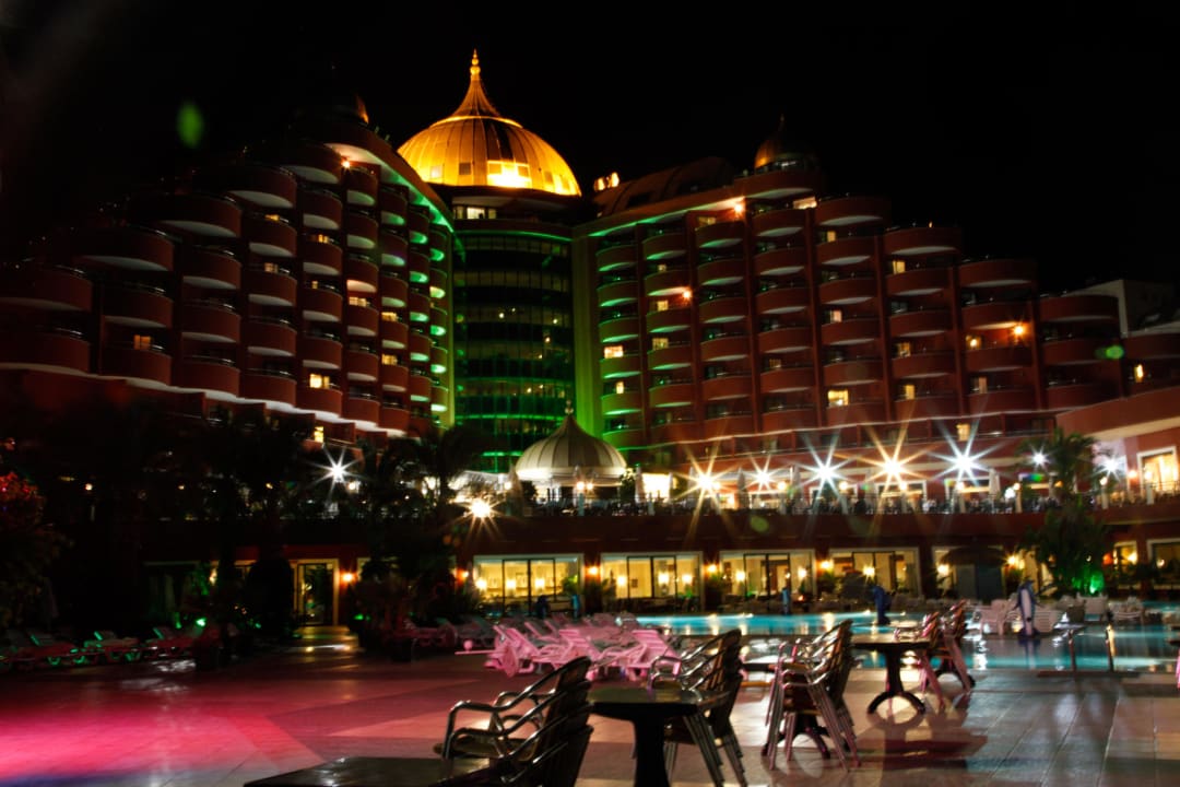 Hotel bei Nacht Hotel Delphin Palace