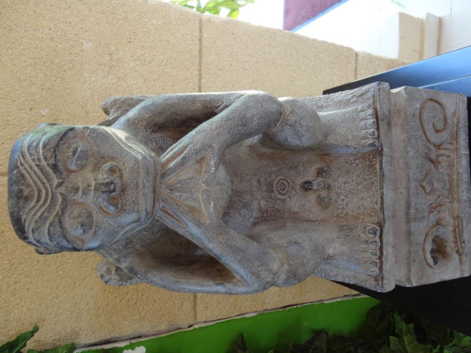 Rzeźby The Ixian Grand & All Suites