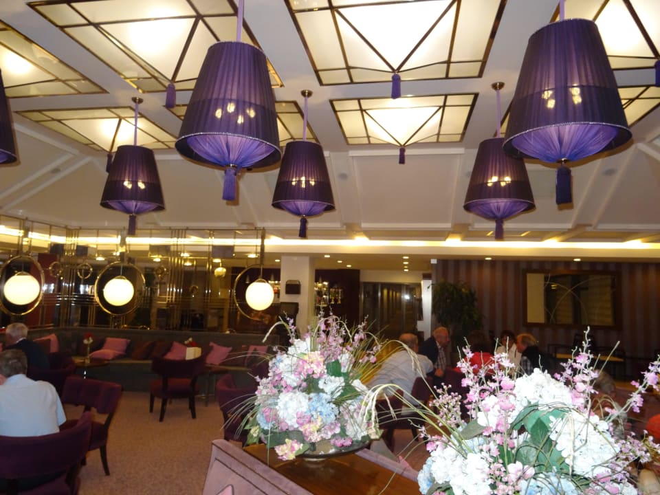 Lobby Side Star Elegance