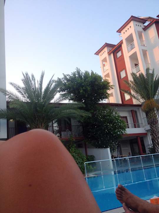 Blick von der Liege aus Hotel Side Elis