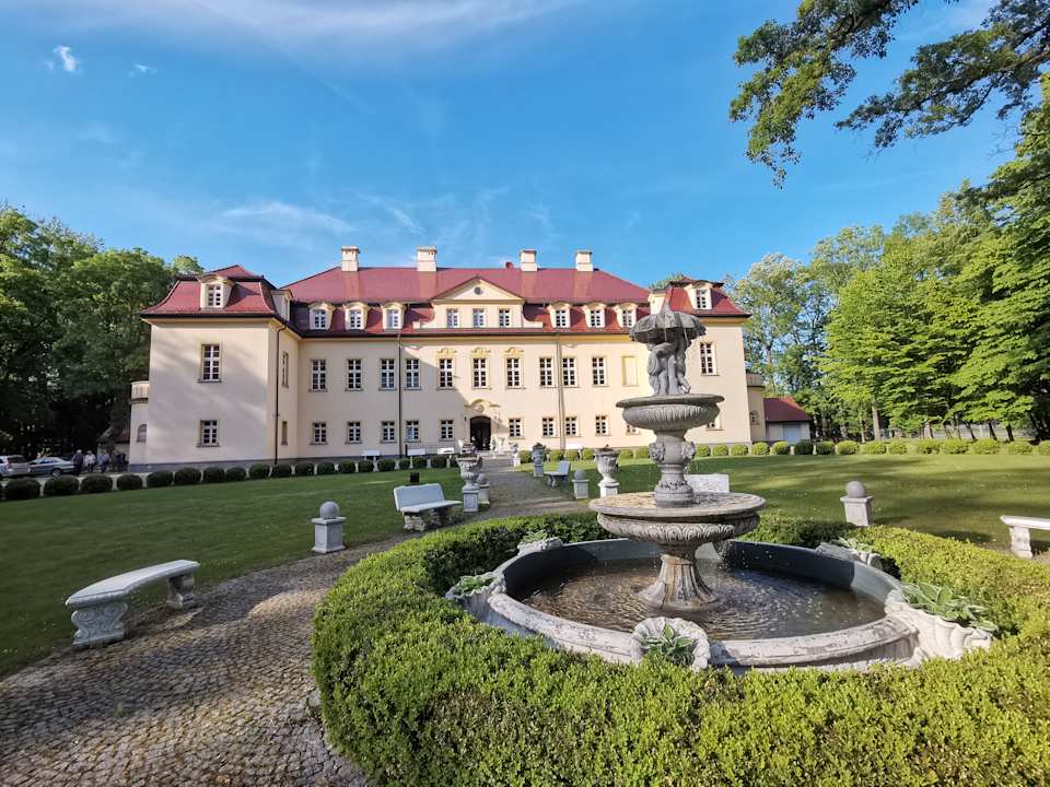 Außenansicht Hotel Pałac Izbicko