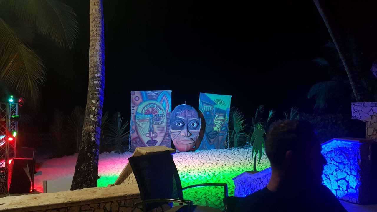 Themenabend am Strand mit Musik  Hotel Viva Dominicus Beach by Wyndham - All Inclusive Resort