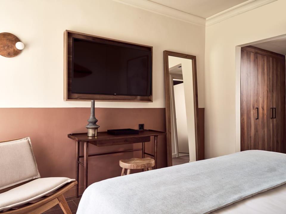 Zimmer Domes Aulūs Zante, Autograph Collection