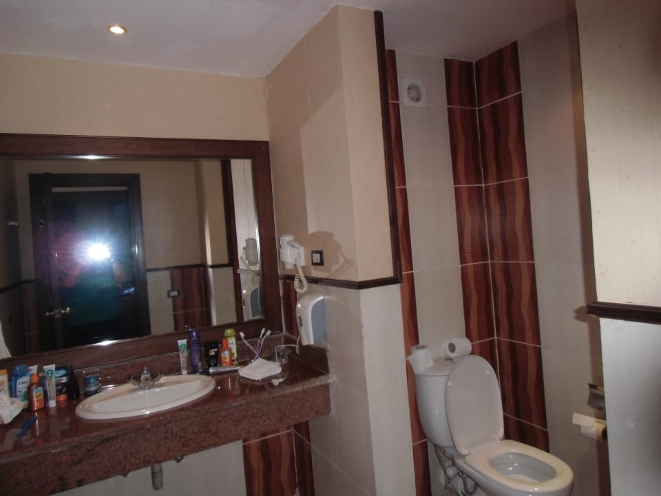 So gross das Bad das man drin tanzen könnte.. Pickalbatros Alf Leila Wa Leila Resort - Neverland Hurghada