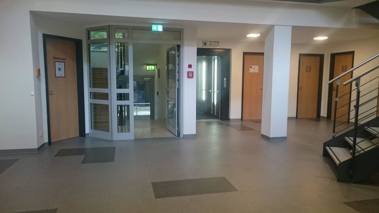 Fahrstuhl und Tagungsraum DJH Jugendgästehaus Adolph Kolping