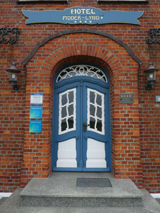 Schmucker Eingang Hotel Pidder Lyng