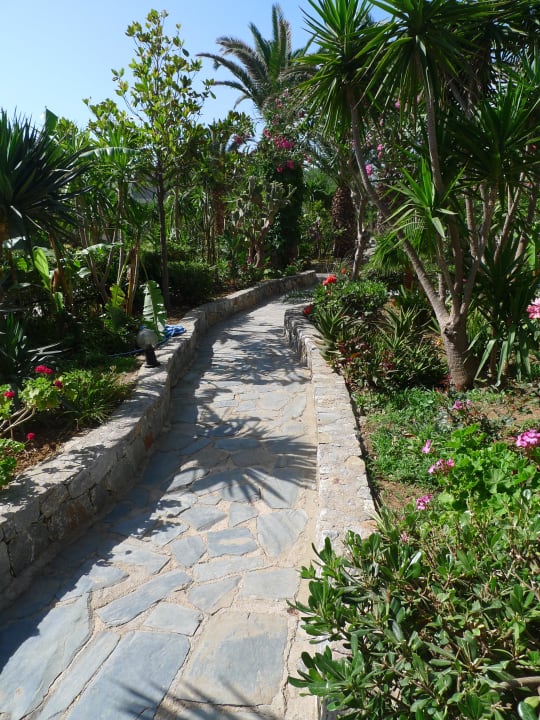 Weg zum Pool und Strand HARPIN Happy Days Beach Hotel