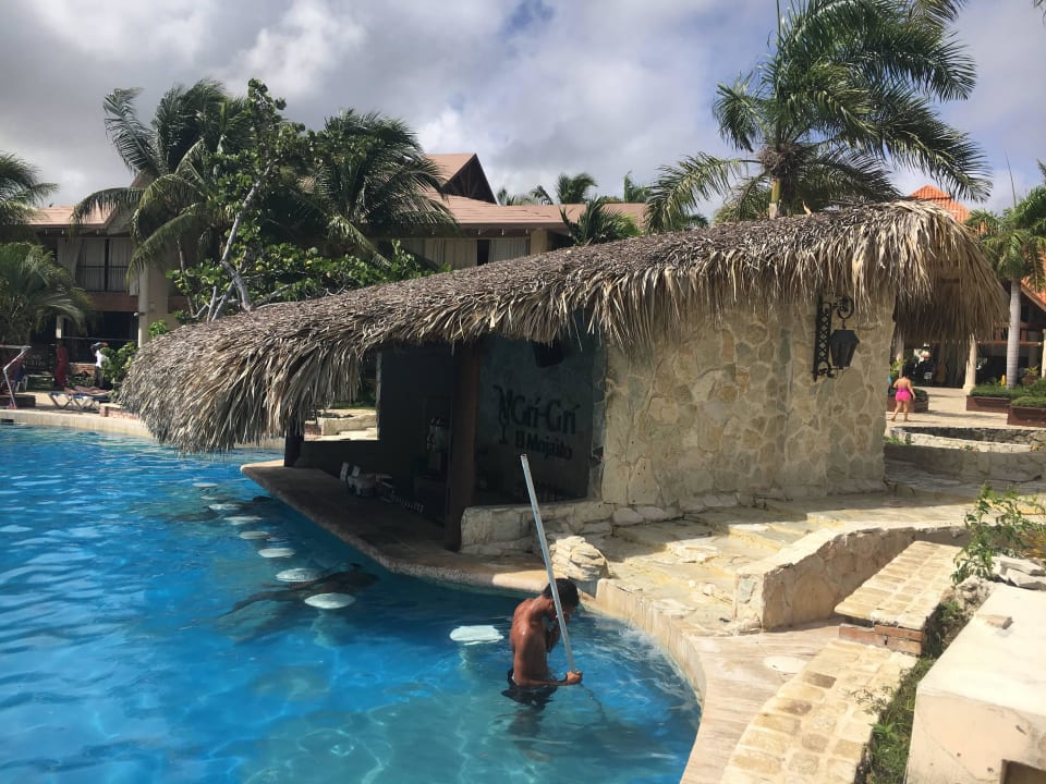 Poolbar Villas Bavaro Resort & Spa