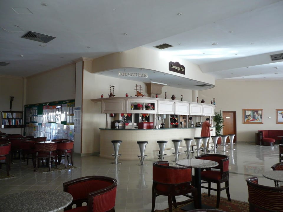 Lounge Bar in der Eingangshalle Pickalbatros Royal Moderna Resort-Sharm El Sheikh