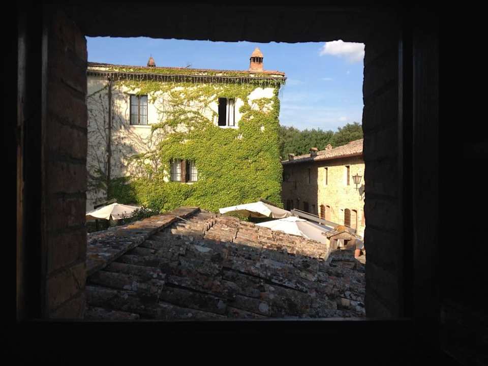 Blick aus Badfenster Hotel Borgo San Luigi