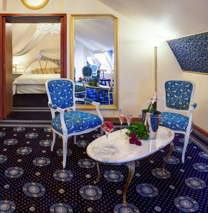 Luxury Suite 401 Living Area 2 Hotel Hoffmeister