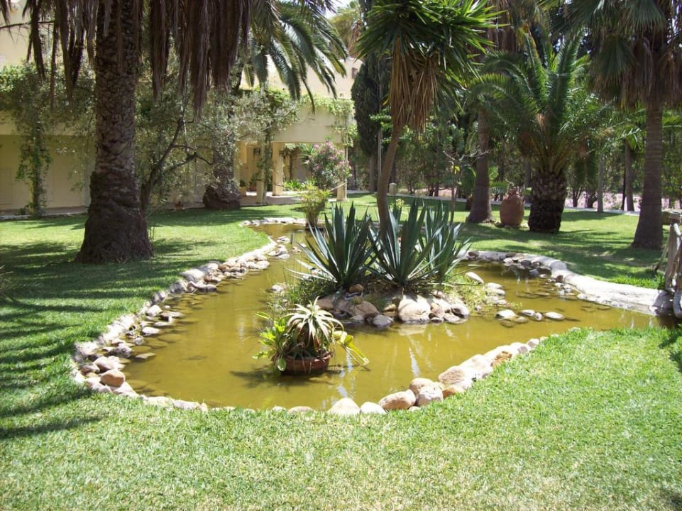 Schöne Gartenanlage Hotel Paradis Palace