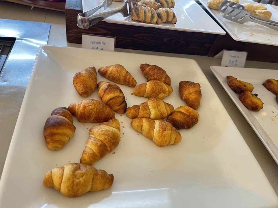 Gastro Crystal Springs Beach Hotel