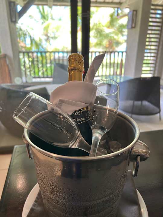 Gastro Crystals Beach Resort Belle Mare, a member of Radisson Individuals