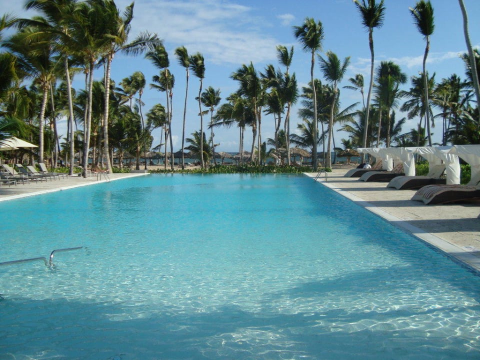 Der hintere Pool im Royal - Bereich Catalonia Royal Bavaro - Adults only
