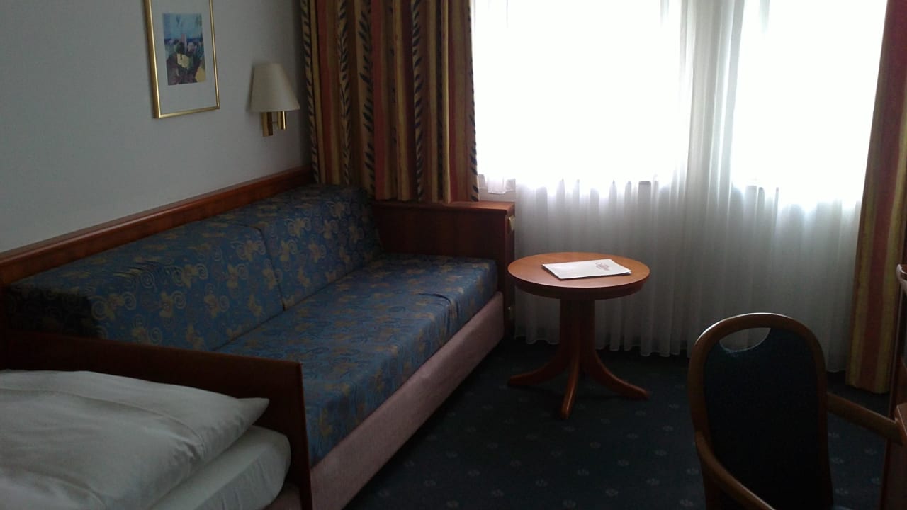 Couch Trans World Hotel Columbus