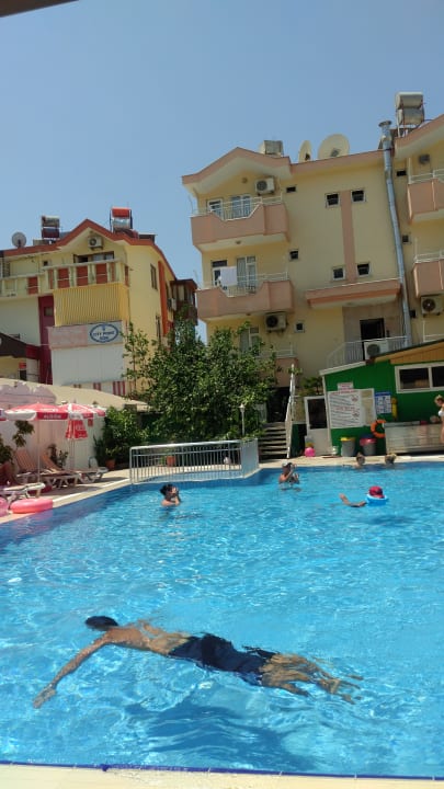 Pool Orient Apartments