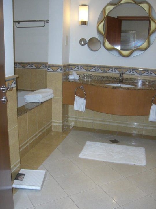 Badezimmer Hotel Le Meridien Al Aqah Beach Resort