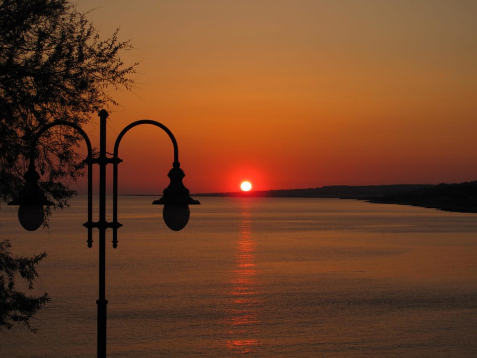 Sonnenuntergang beim a La Carte Restaurant am Meer Hotel Montecallini