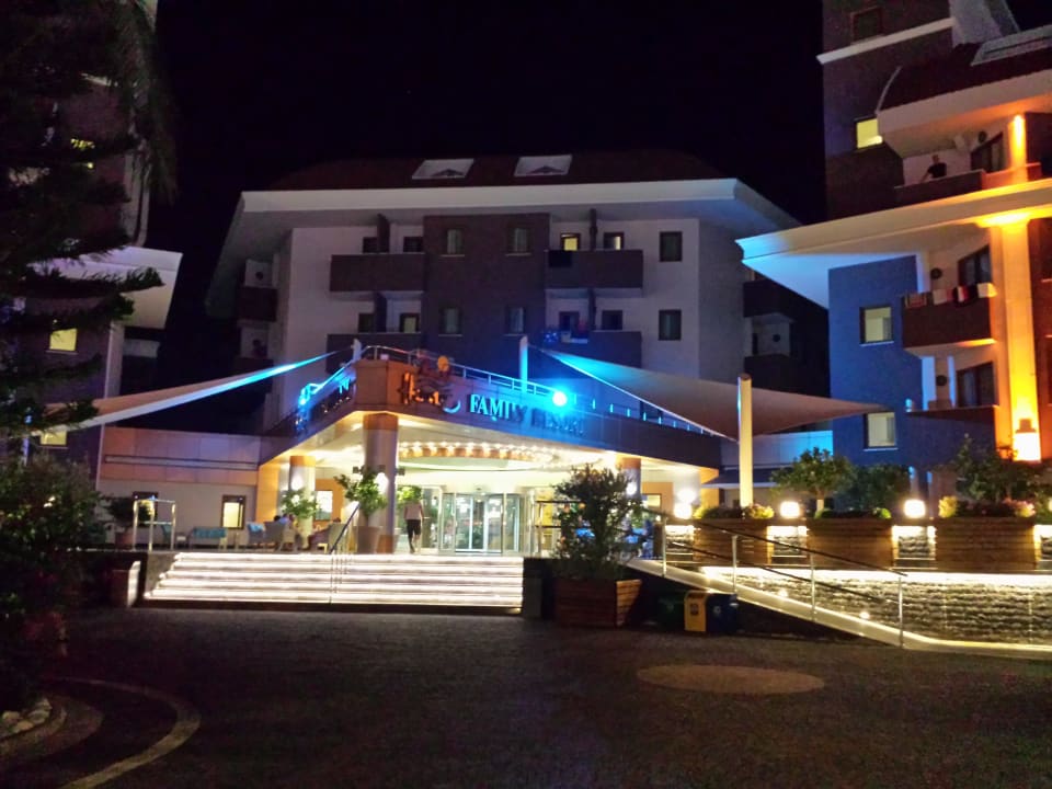 Eingang Hane Family Resort