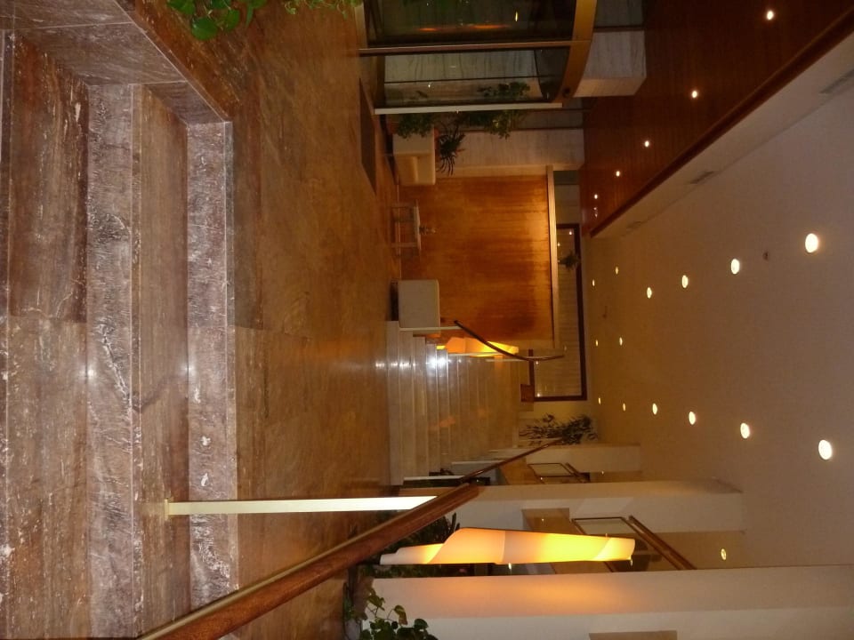 Einggangsbereich Sabina Hotel & Suites