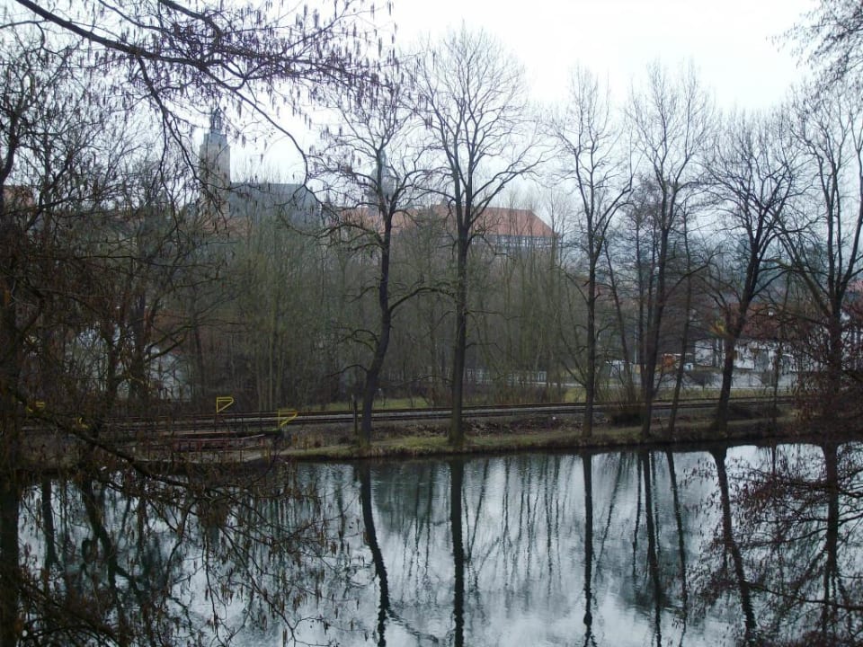 Blick vom Restaurant/ Balkon auf den See (mit Schloss) WAGNERS Seehotel Schleusingen