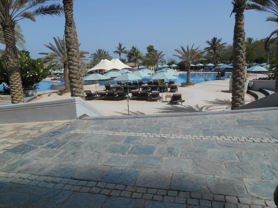 Weg zum Pool Hotel Le Meridien Al Aqah Beach Resort