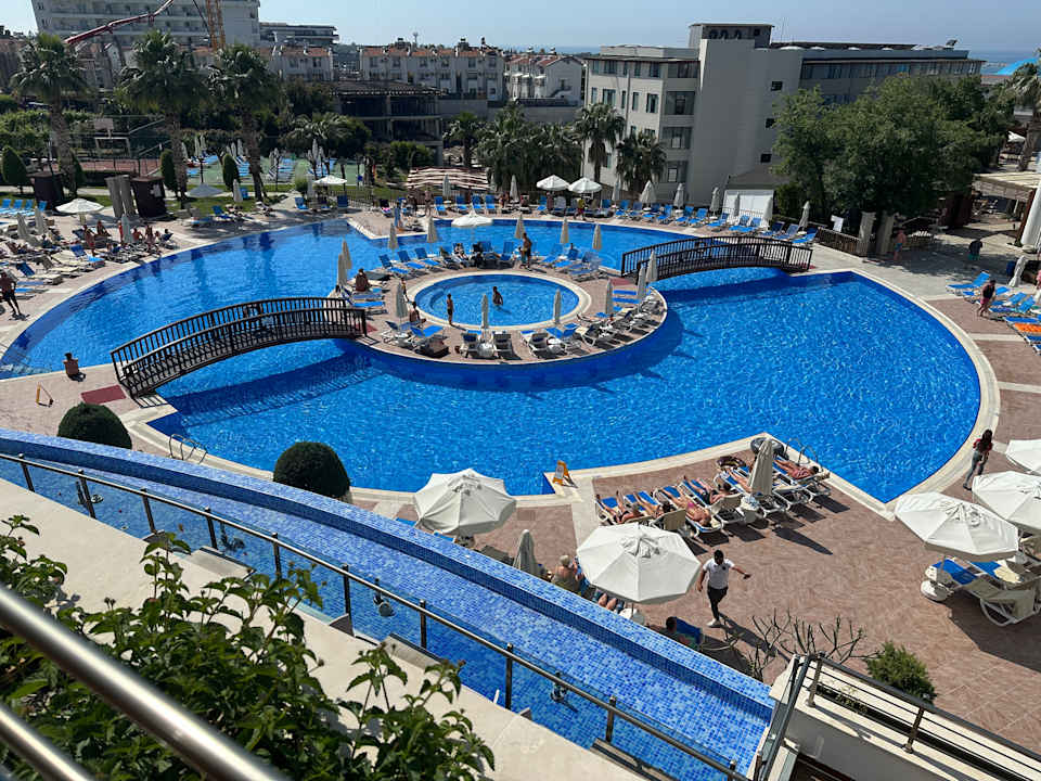 Pool Side Prenses Resort & Spa