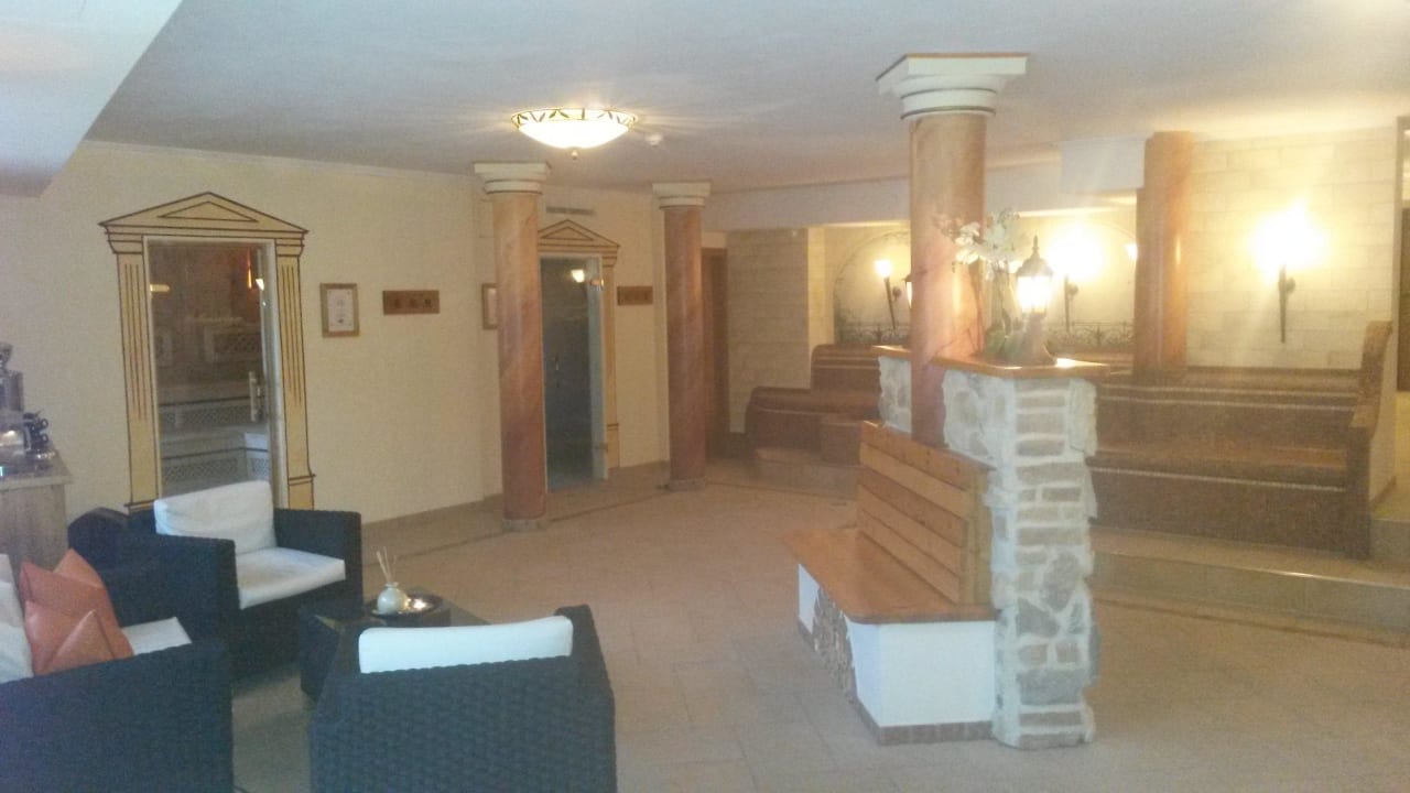 Sauna Vitalwelt  Vorraum  Hotel Berghof