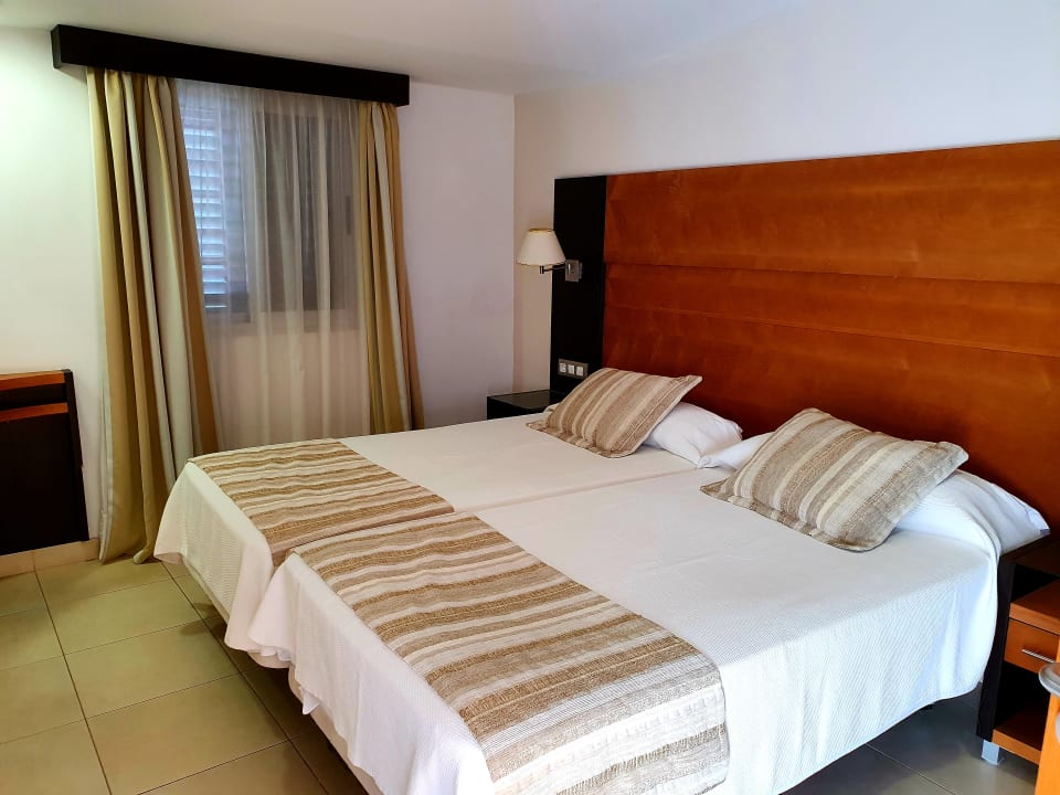 Zimmer HL Miraflor Suites Hotel