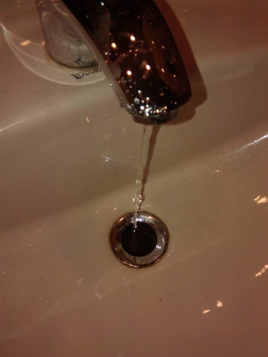 Starker Wasserstrahl im Badezimmer Coral Hills Resorts & SPA