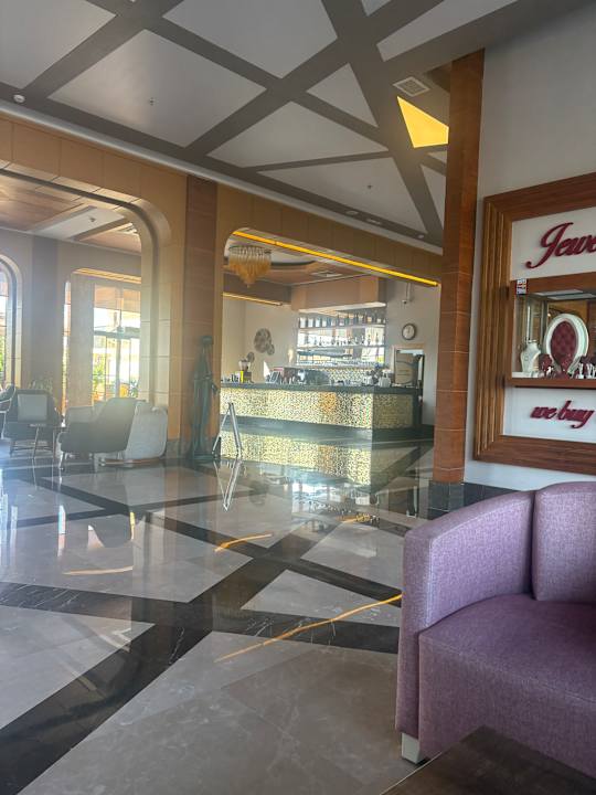 Lobby Glamour Resort & Spa