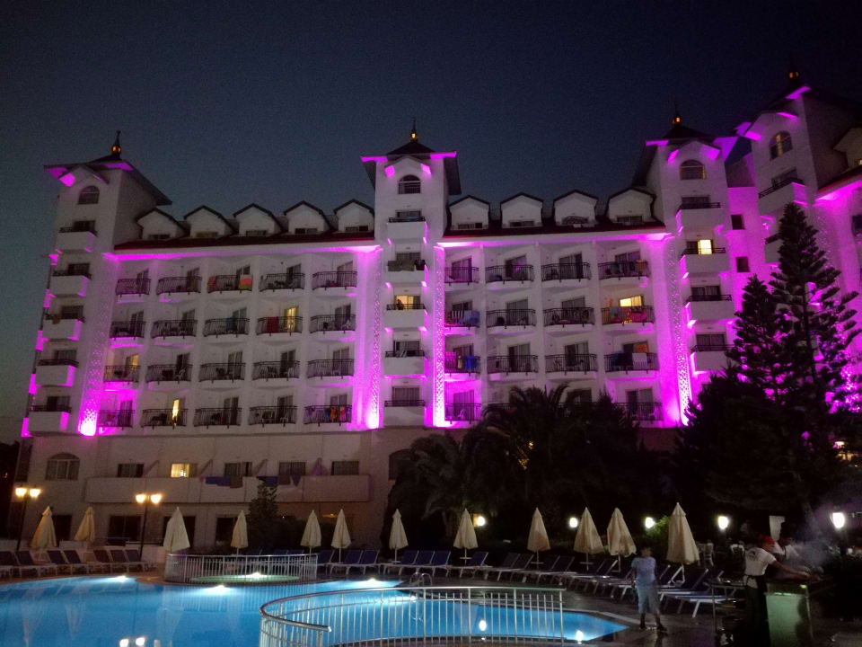 Außenansicht Serenis Hotel