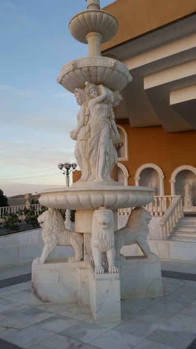 Vor dem hotel Hotel Titanic Palace