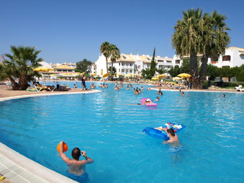 Duży basen Golden Club Cabanas