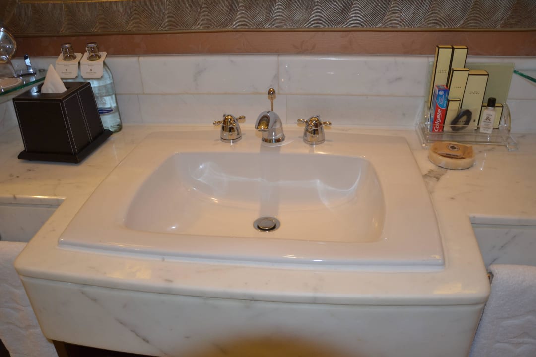 Bad Shangri-La Hotel, Bangkok