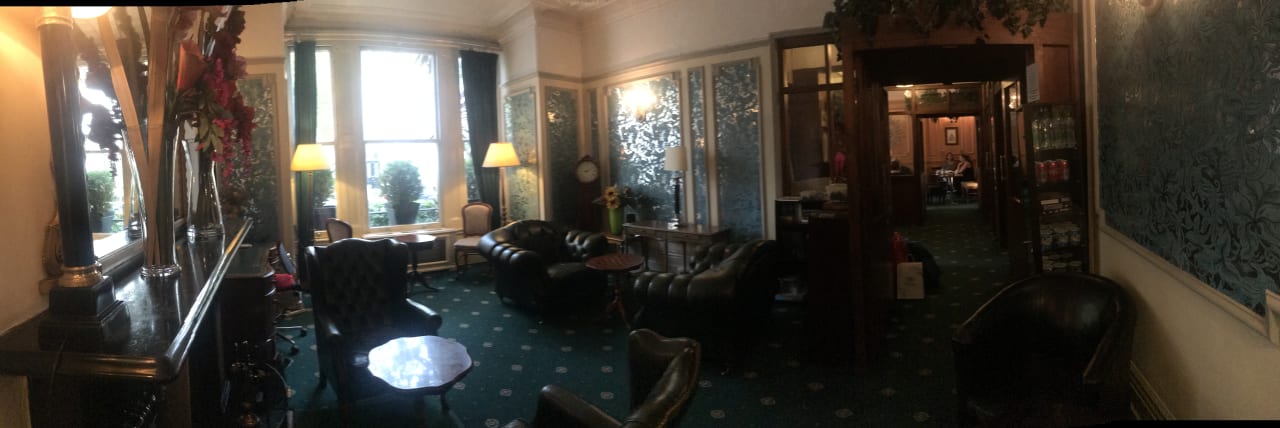 Lobby Hotel London Visitors