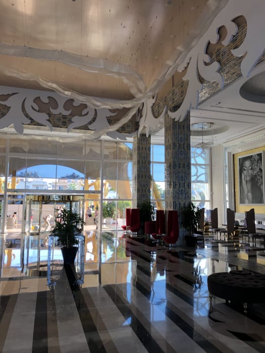 Lobby Azura Deluxe Resort & Spa Hotel