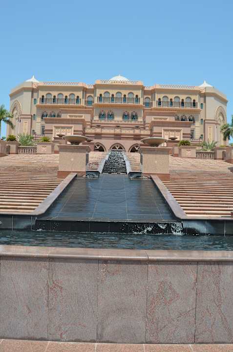 Hotel von vorne Emirates Palace Mandarin Oriental