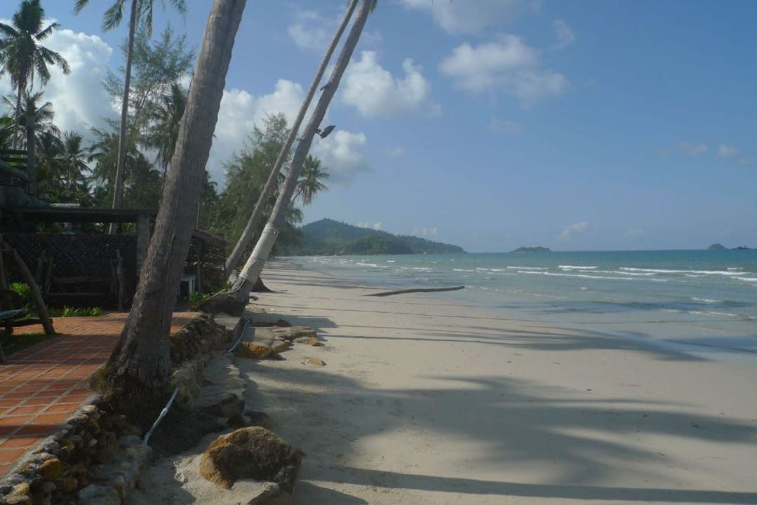 Strand Richtung Süden Santhiya Tree Koh Chang Resort
