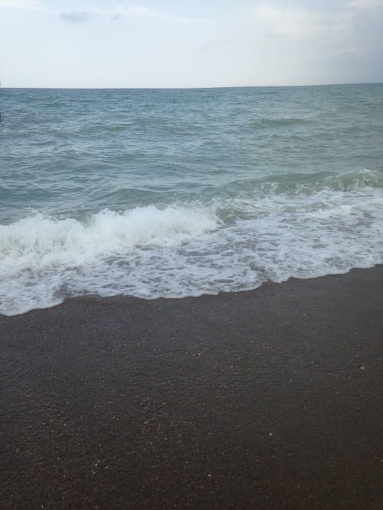 Nicht sofort abfallender Einstieg ins Meer Royal Wings Hotel