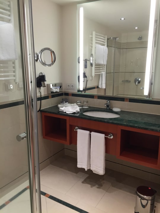 Badezimmer ATLANTIC Hotel Wilhelmshaven