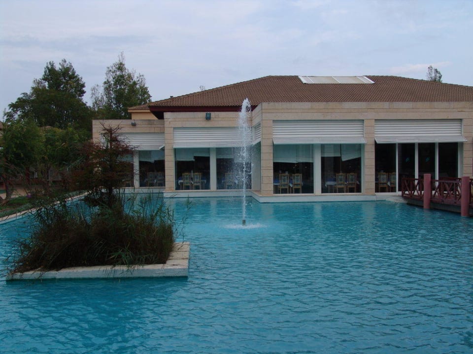 Wasseranlage vor dem Restaurant Prinsotel La Dorada