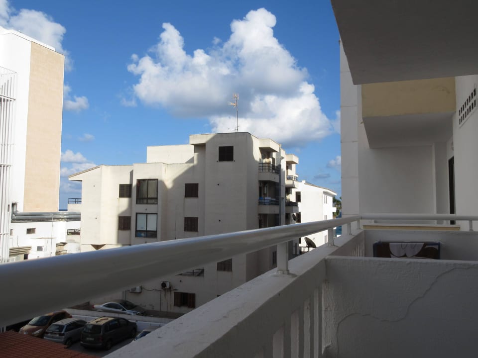 Seitlischer Meerblick bei Innenhofzimmer R2 Veronica Beach Hotel