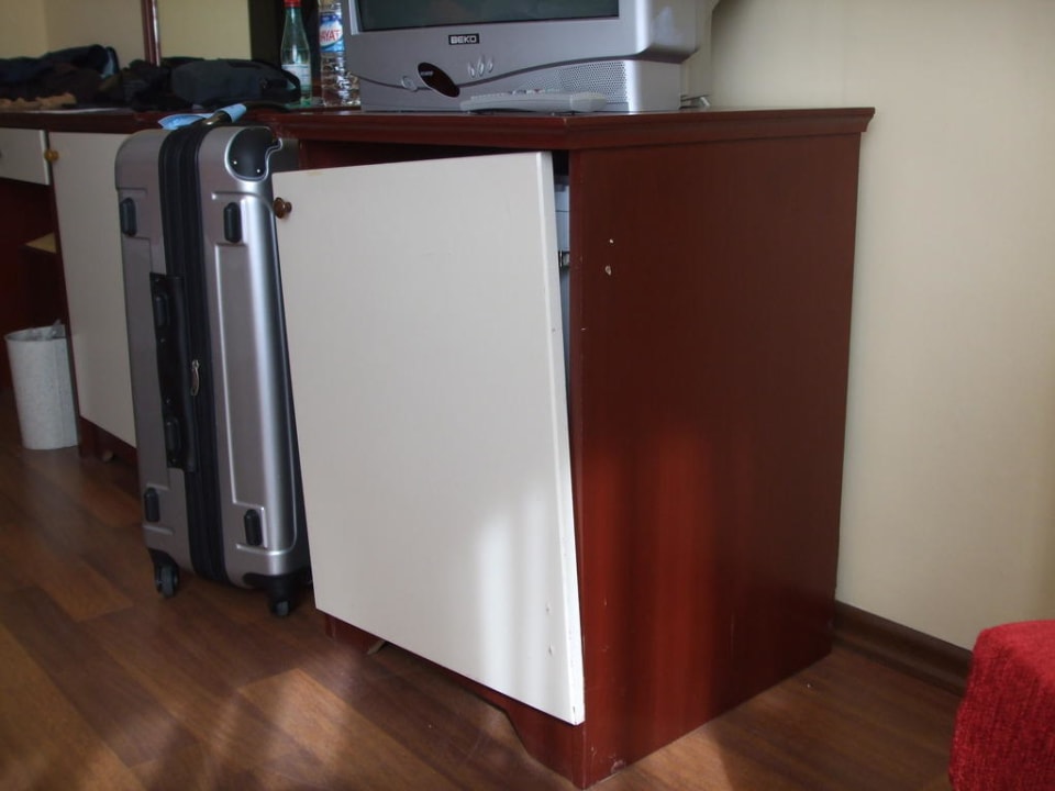 Abgefalle Kühlschrantür Mira Meridia Beach Hotel